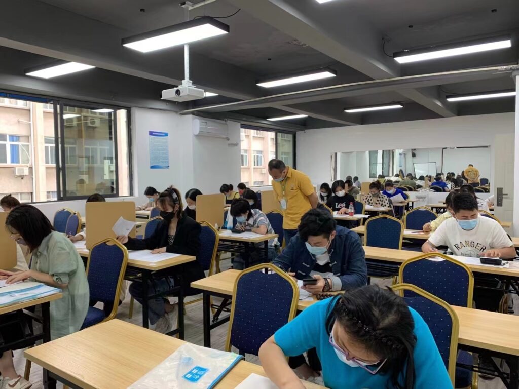 成都考不上高中又想读高中怎么办